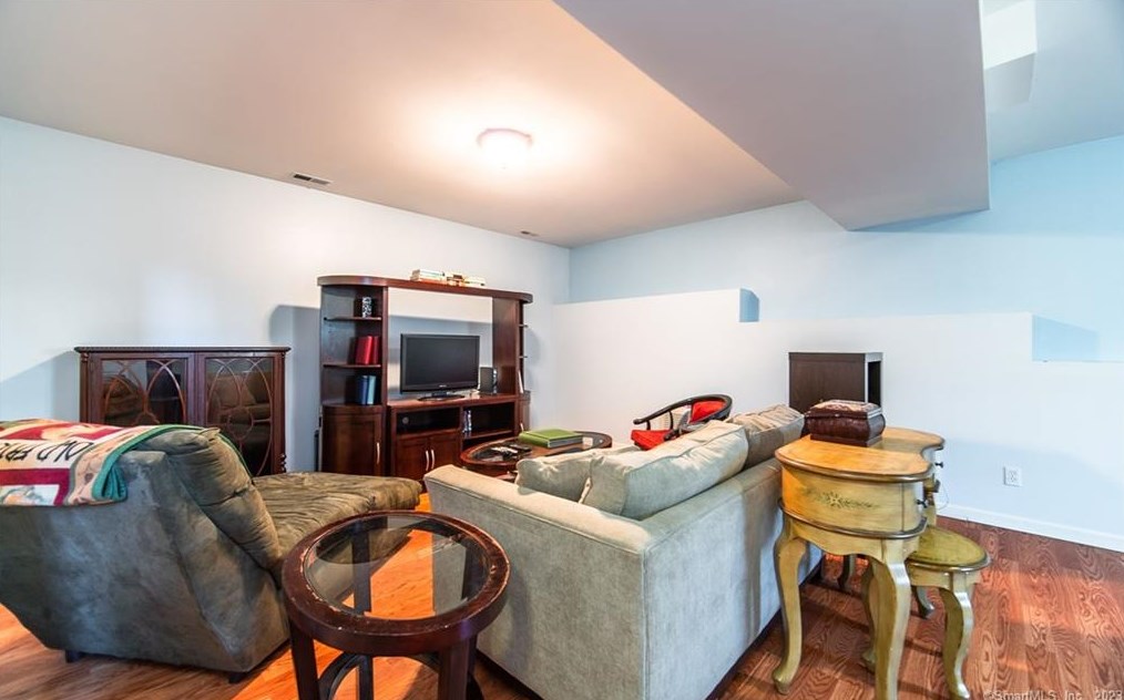 422 Jones Rd, Union City CT  06770-1533 exterior