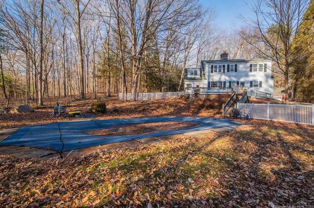 25 Butternut Ln, Watertown CT  06795-1424 exterior