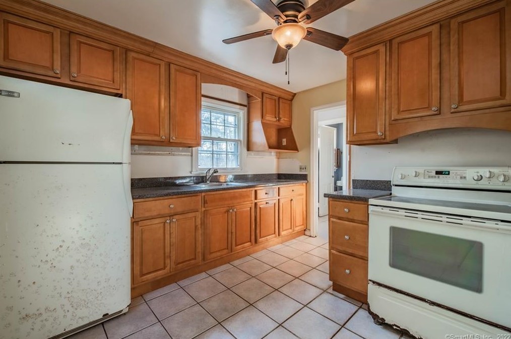 25 Butternut Ln, Watertown CT  06795-1424 exterior