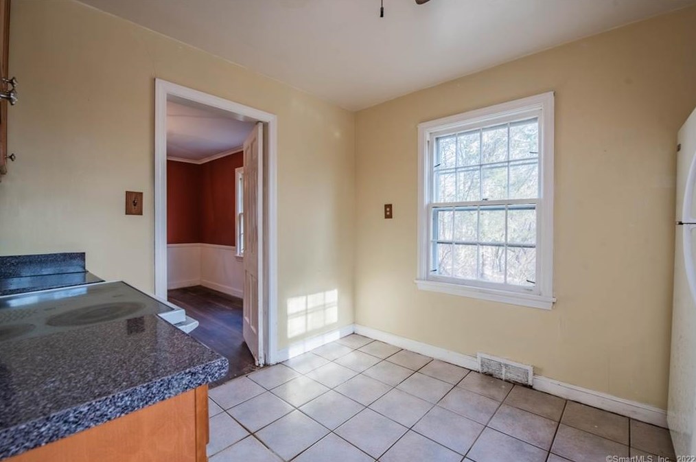 25 Butternut Ln, Watertown CT  06795-1424 exterior