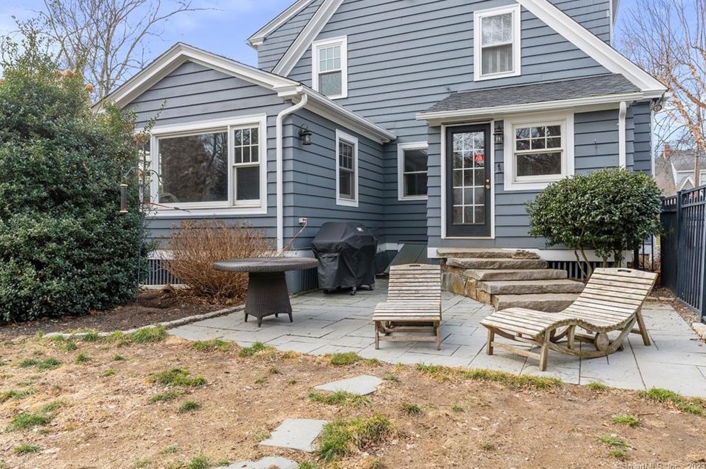 45 Woodland St, Hartford CT  06111-2362 exterior