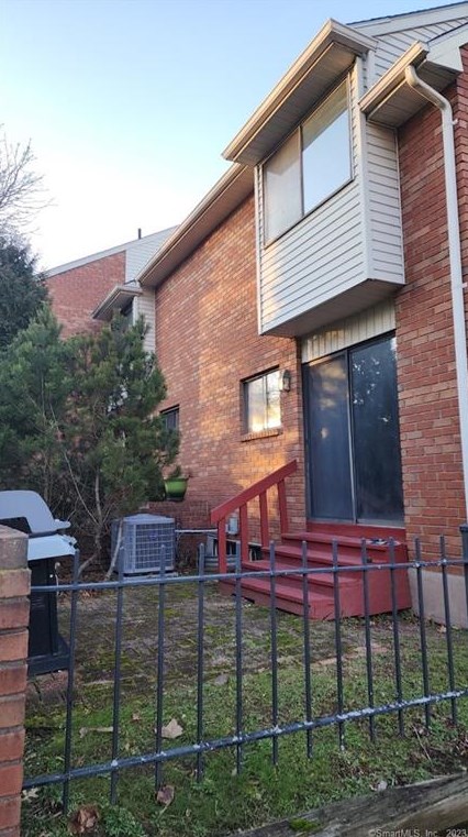 48 Danforth Ln, Hartford CT  06110-2432 exterior