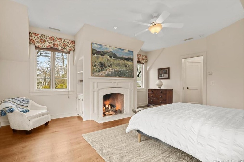 57 Nearwater Ln, Tokeneke CT  06820-5628 exterior