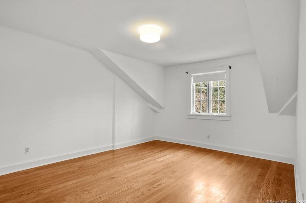 57 Nearwater Ln, Tokeneke CT  06820-5628 exterior