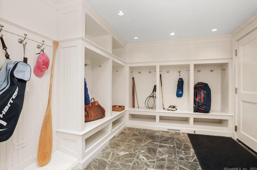 57 Nearwater Ln, Tokeneke CT  06820-5628 exterior