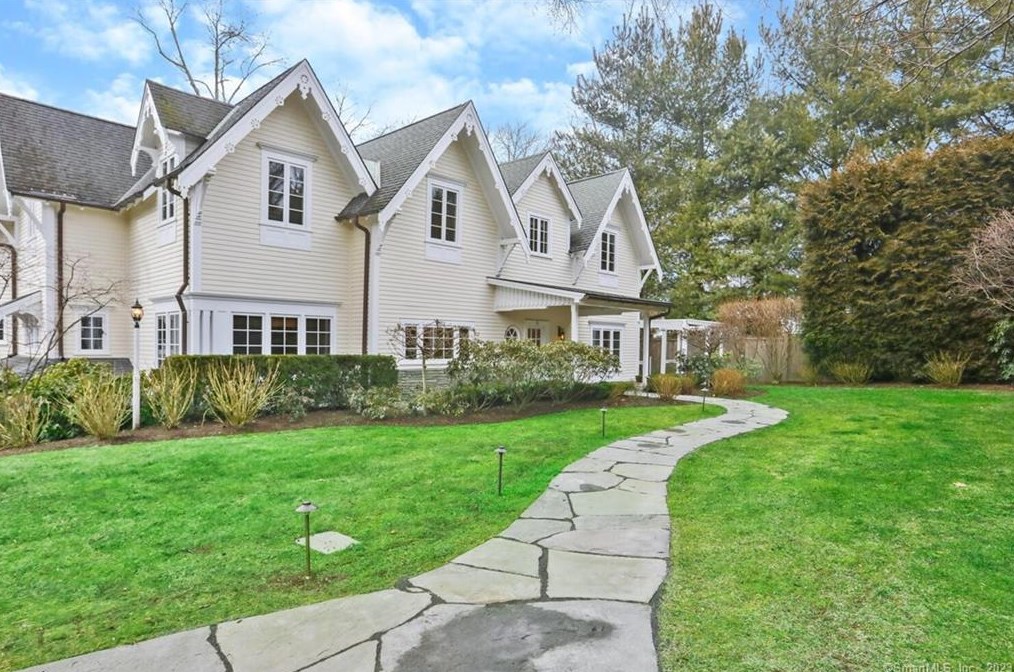 57 Nearwater Ln, Tokeneke CT  06820-5628 exterior