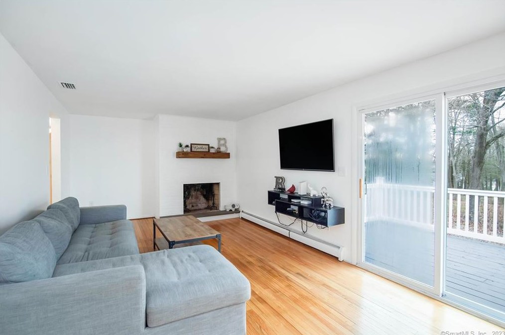 9 Janet Ln, Vernon CT  06066-3533 exterior