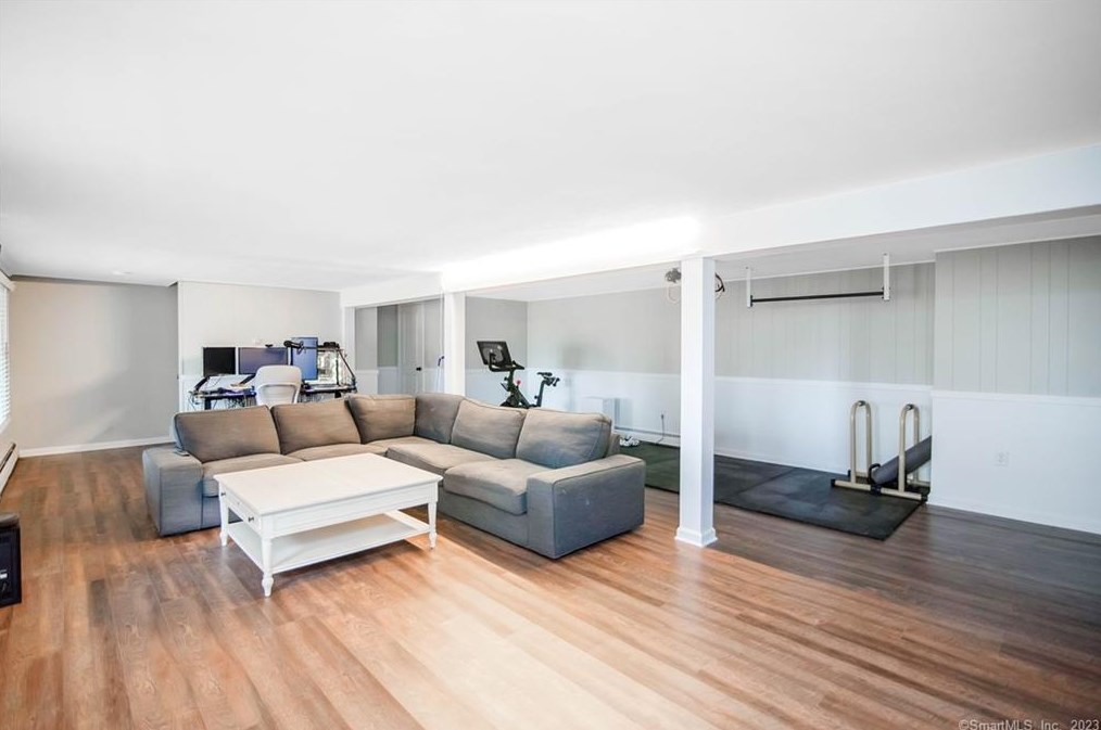 9 Janet Ln, Vernon CT  06066-3533 exterior