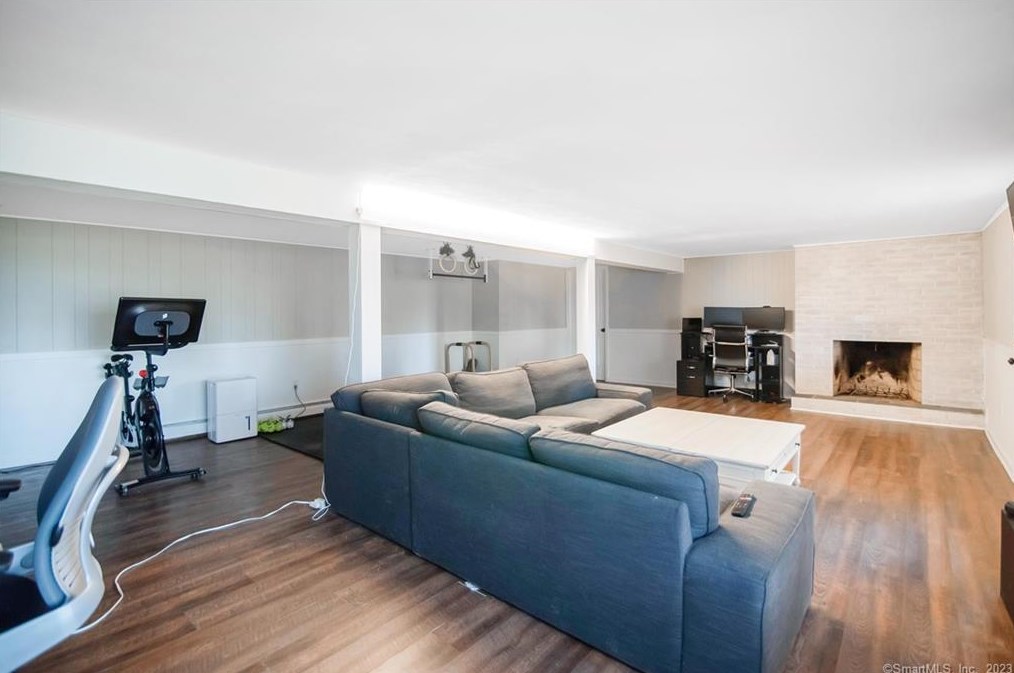 9 Janet Ln, Vernon CT  06066-3533 exterior