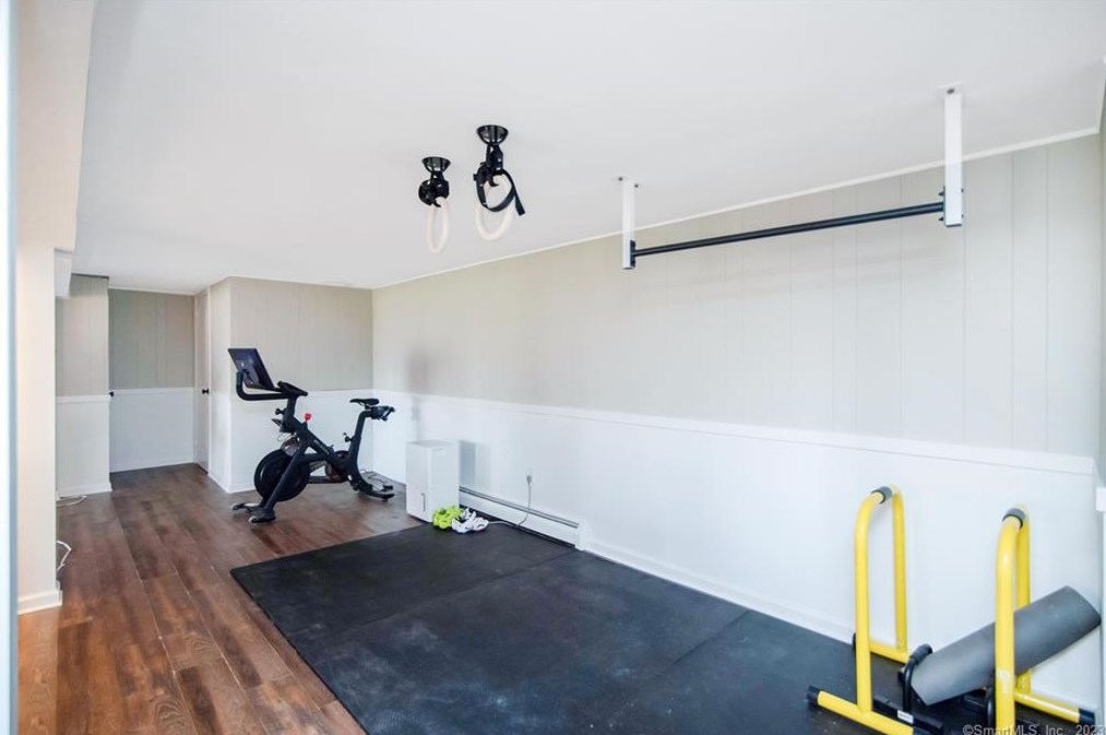 9 Janet Ln, Vernon CT  06066-3533 exterior