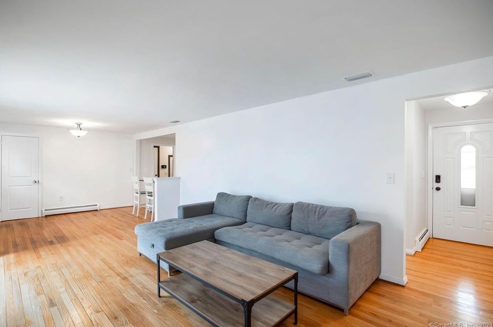 9 Janet Ln, Vernon CT  06066-3533 exterior