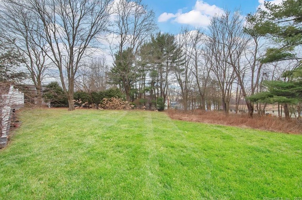 9 Janet Ln, Vernon CT  06066-3533 exterior