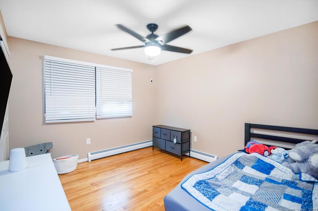 9 Janet Ln, Vernon CT  06066-3533 exterior