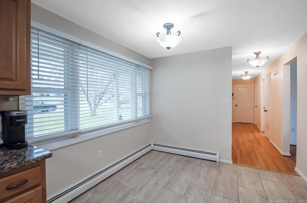 9 Janet Ln, Vernon CT  06066-3533 exterior