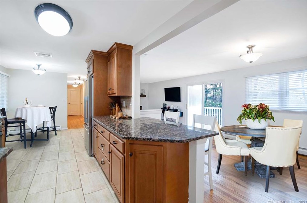 9 Janet Ln, Vernon CT  06066-3533 exterior