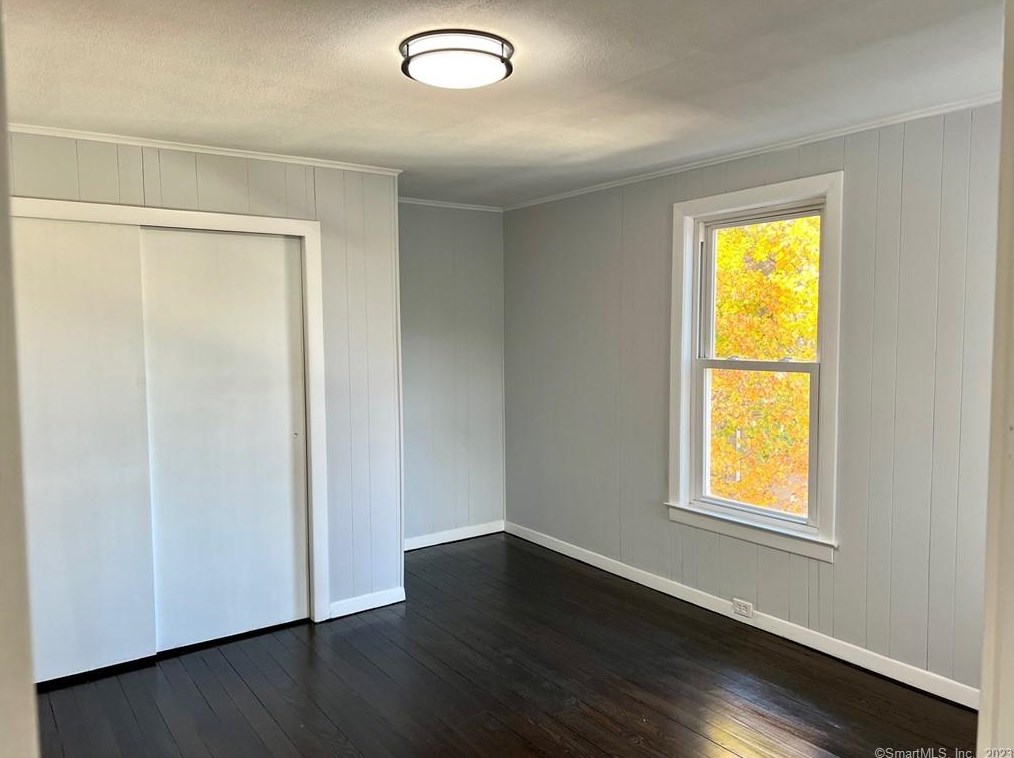 19 Florence Ave, New Haven CT  06516-7946 exterior