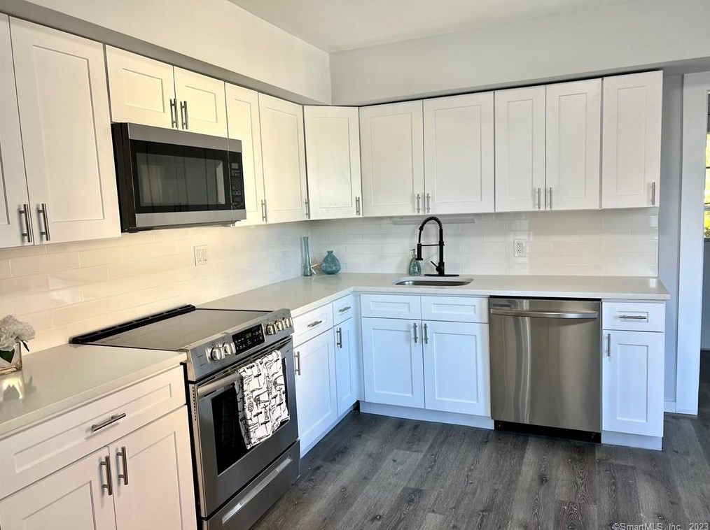 19 Florence Ave, New Haven CT  06516-7946 exterior