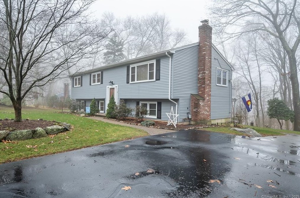 5 Alden Dr, Clinton CT  06413-1501 exterior