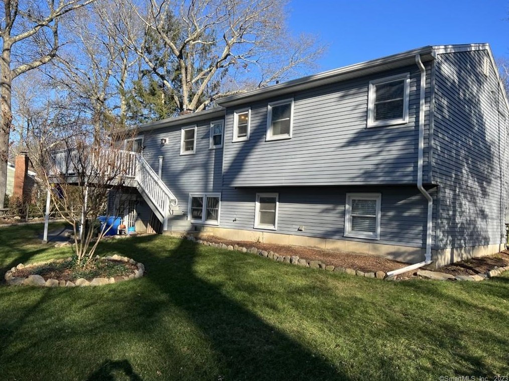 5 Alden Dr, Clinton CT  06413-1501 exterior