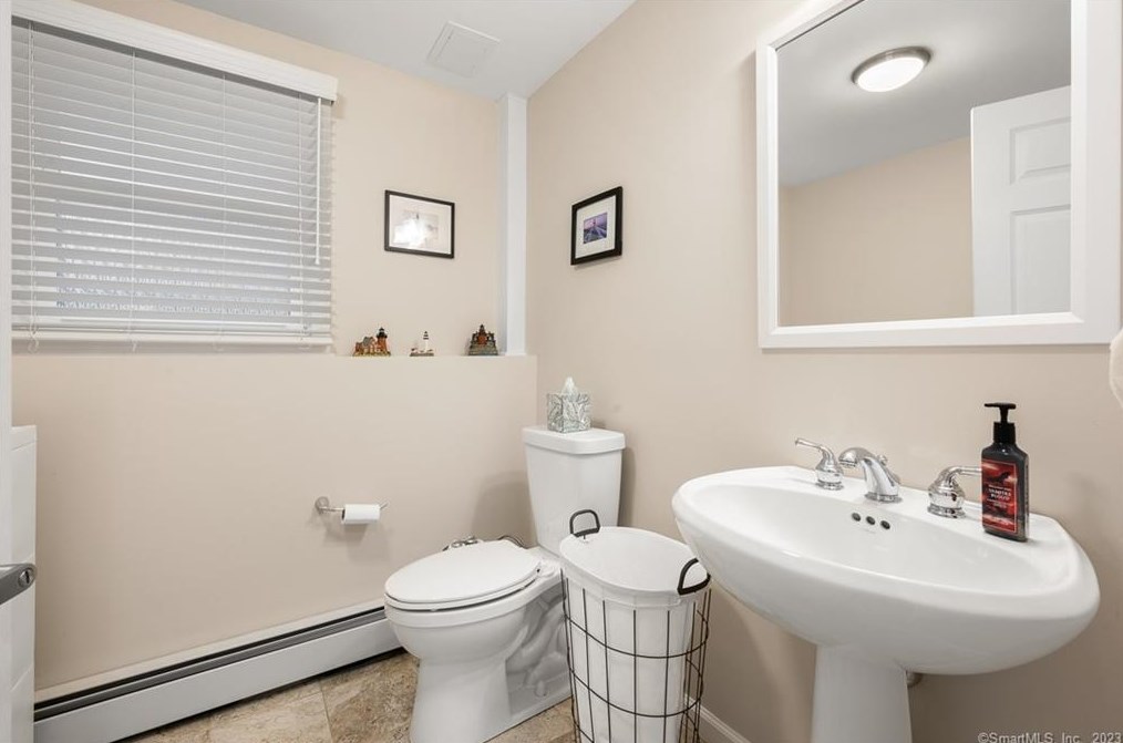 5 Alden Dr, Clinton CT  06413-1501 exterior