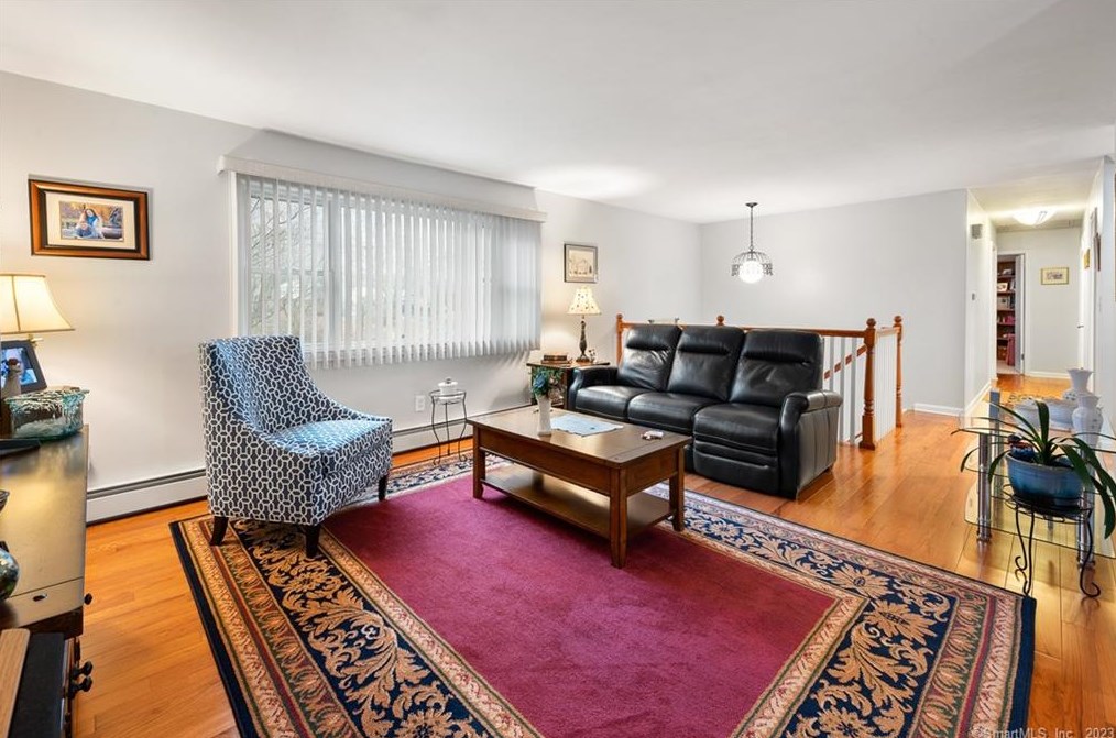 5 Alden Dr, Clinton CT  06413-1501 exterior