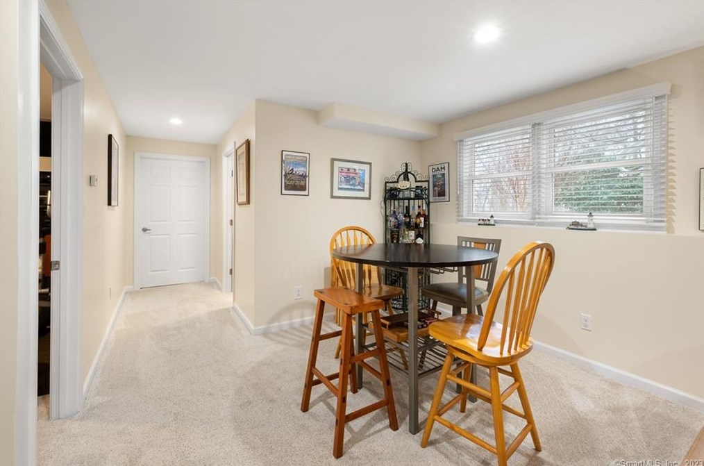 5 Alden Dr, Clinton CT  06413-1501 exterior