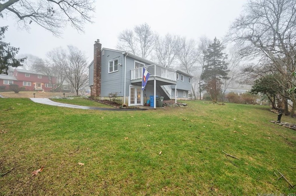 5 Alden Dr, Clinton CT  06413-1501 exterior