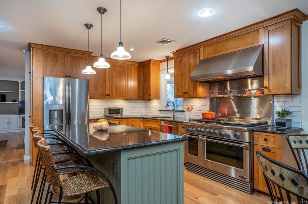 34 Taine Mountain Rd, Unionville CT  06013-1912 exterior