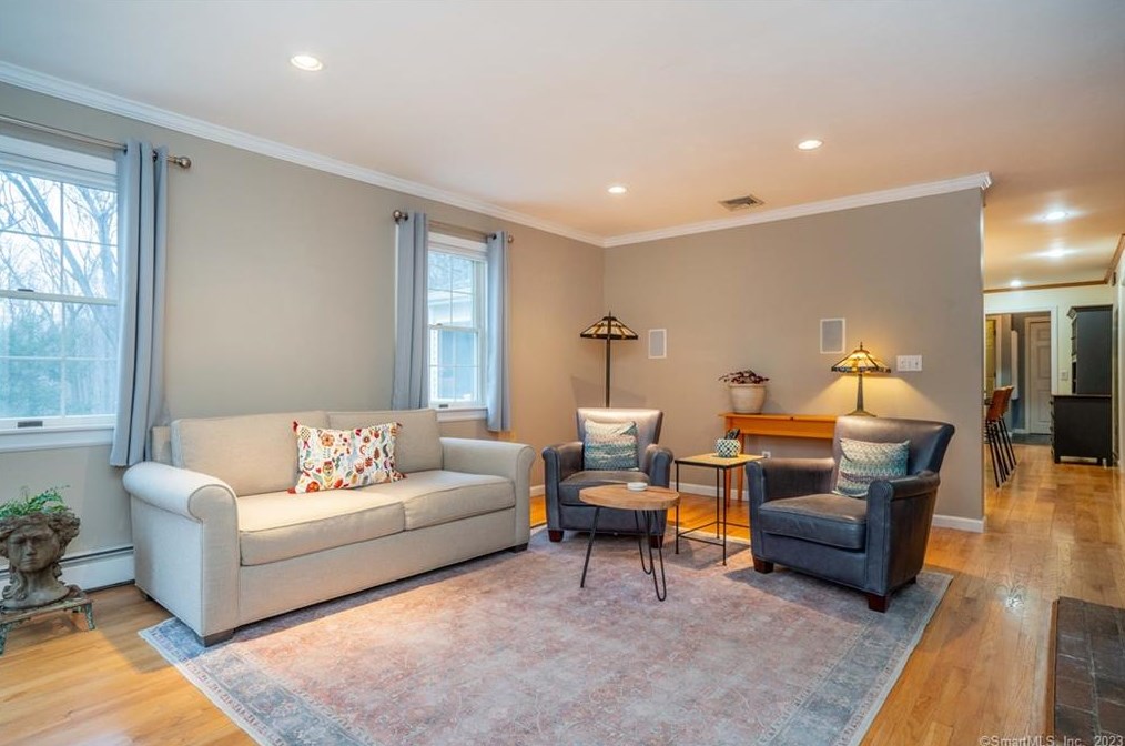 34 Taine Mountain Rd, Unionville CT  06013-1912 exterior