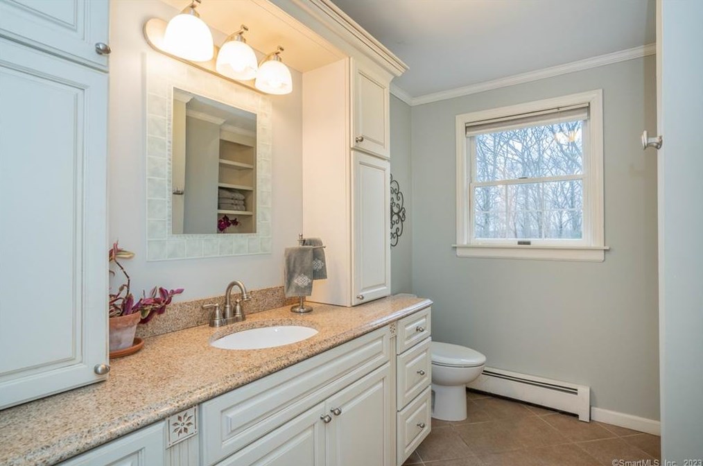 34 Taine Mountain Rd, Unionville CT  06013-1912 exterior