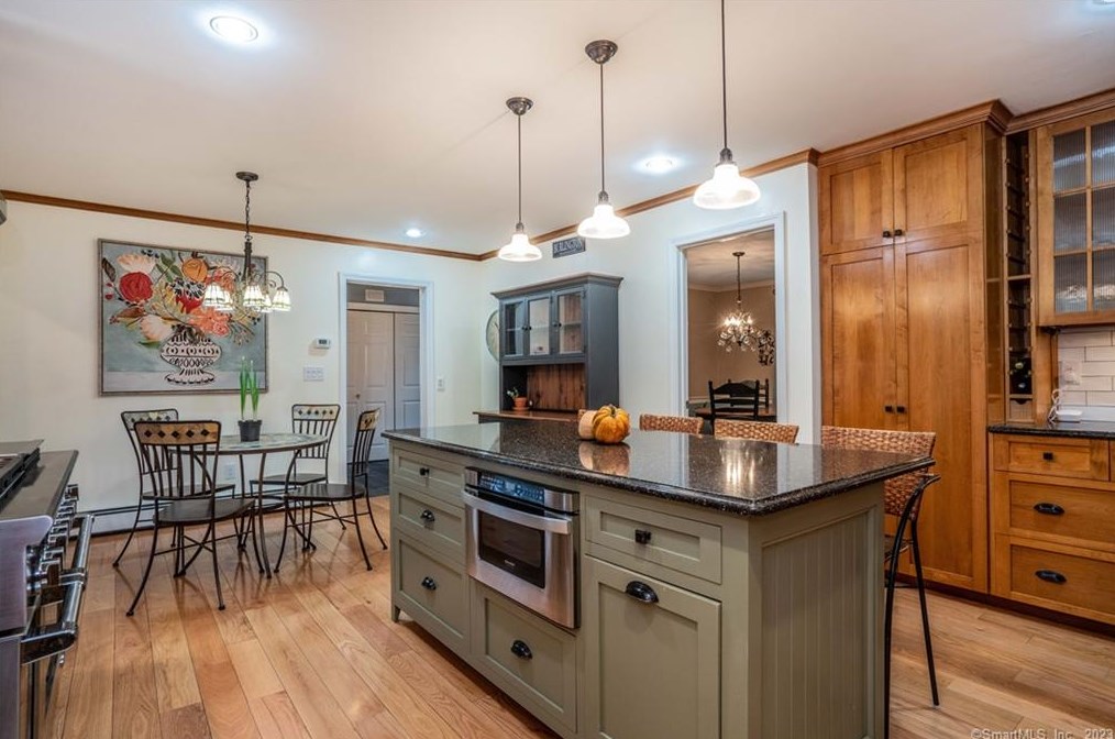 34 Taine Mountain Rd, Unionville CT  06013-1912 exterior