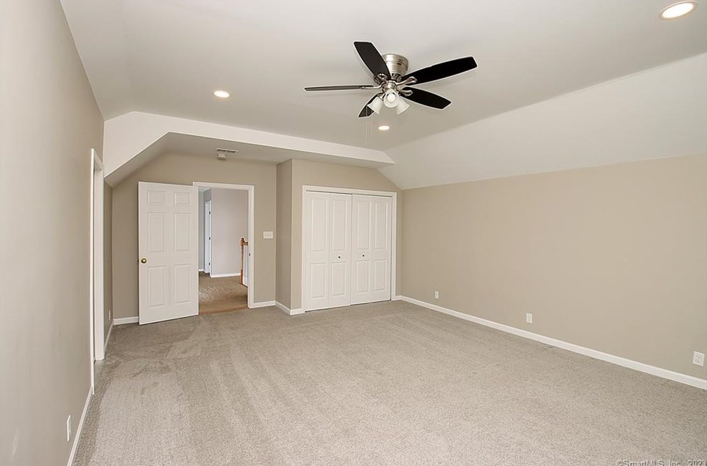 31 Meadow Brook Pl, Union City CT  06770-4789 exterior