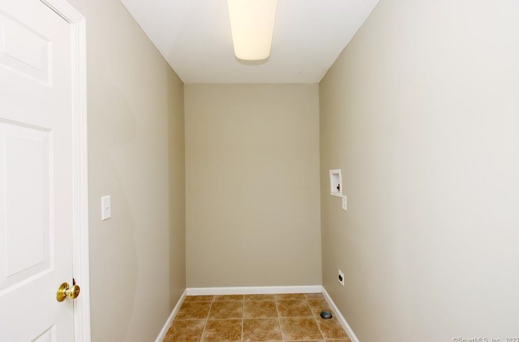 31 Meadow Brook Pl, Union City CT  06770-4789 exterior