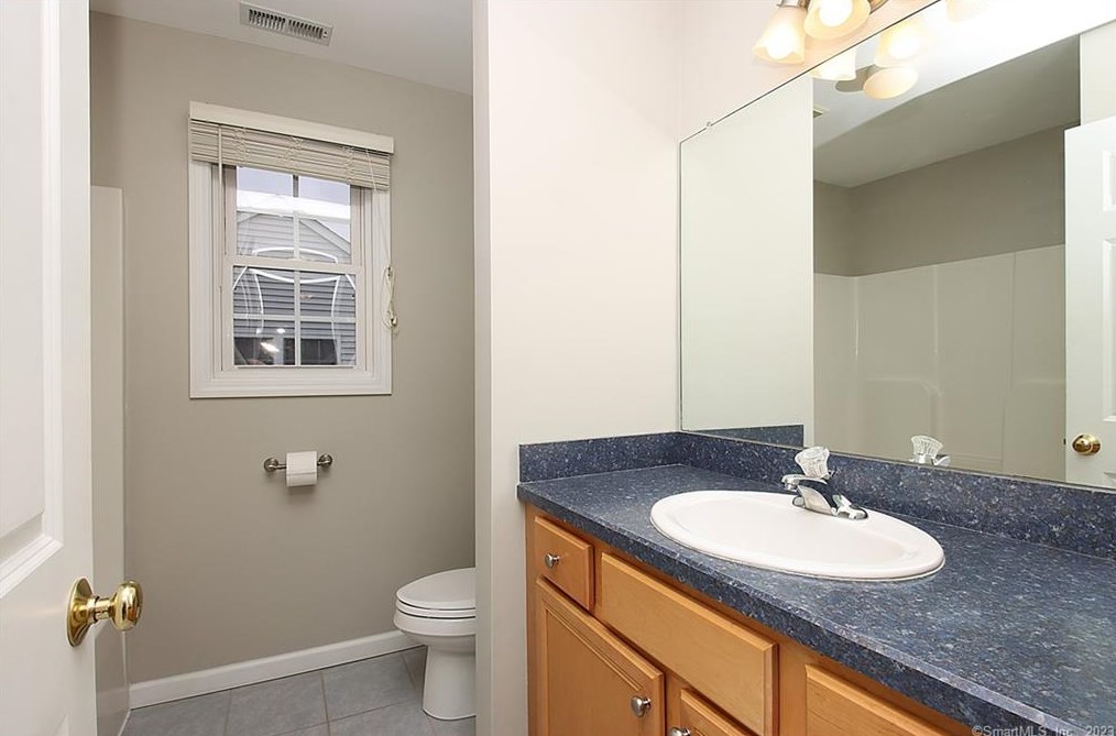 31 Meadow Brook Pl, Union City CT  06770-4789 exterior