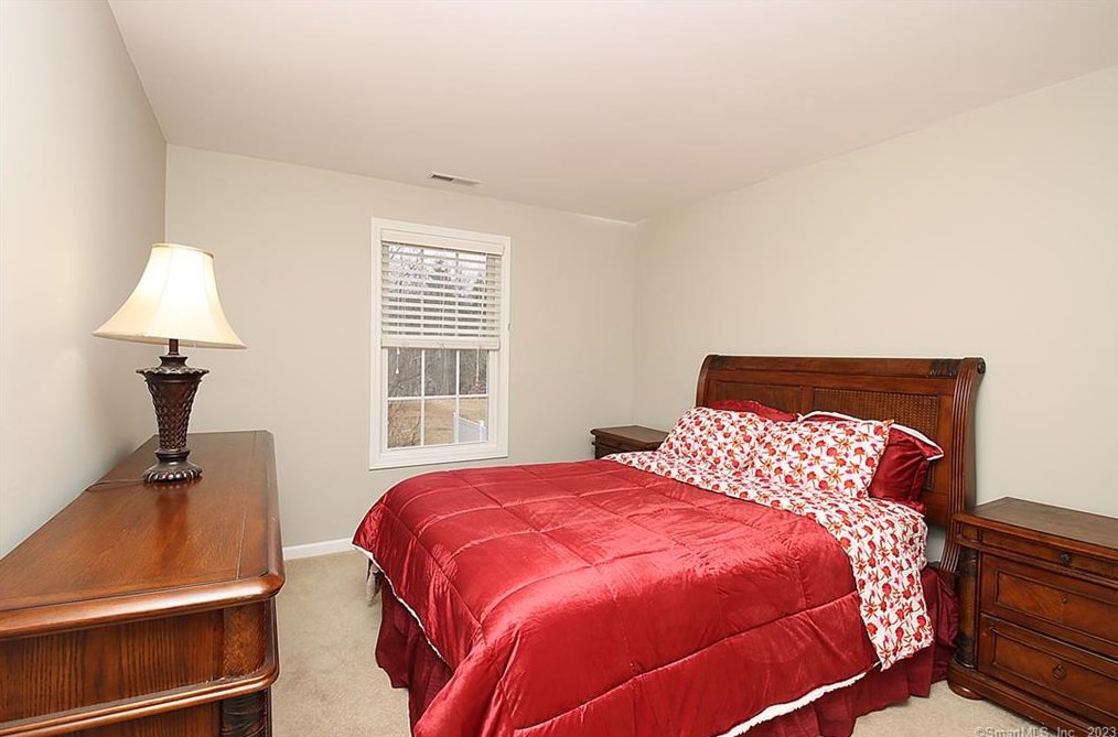 31 Meadow Brook Pl, Union City CT  06770-4789 exterior