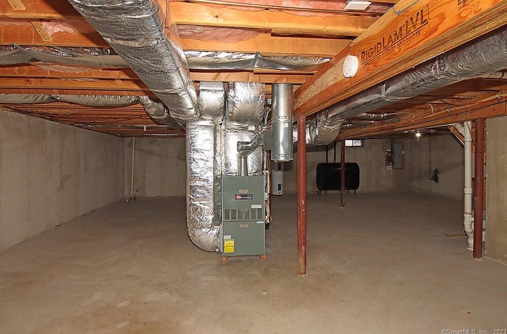 31 Meadow Brook Pl, Union City CT  06770-4789 exterior