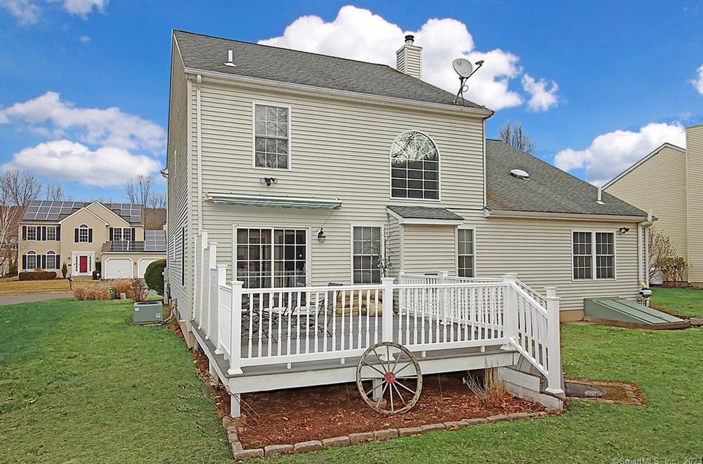 31 Meadow Brook Pl, Union City CT  06770-4789 exterior