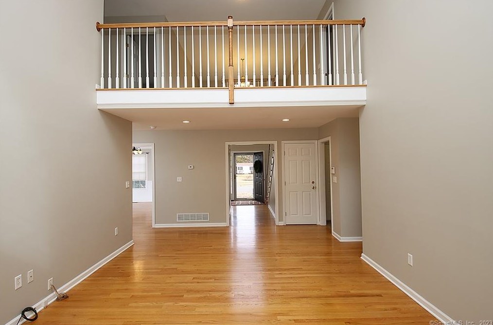 31 Meadow Brook Pl, Union City CT  06770-4789 exterior