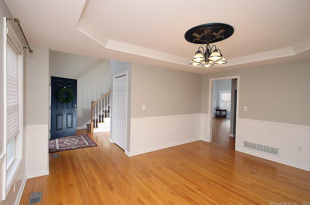 31 Meadow Brook Pl, Union City CT  06770-4789 exterior