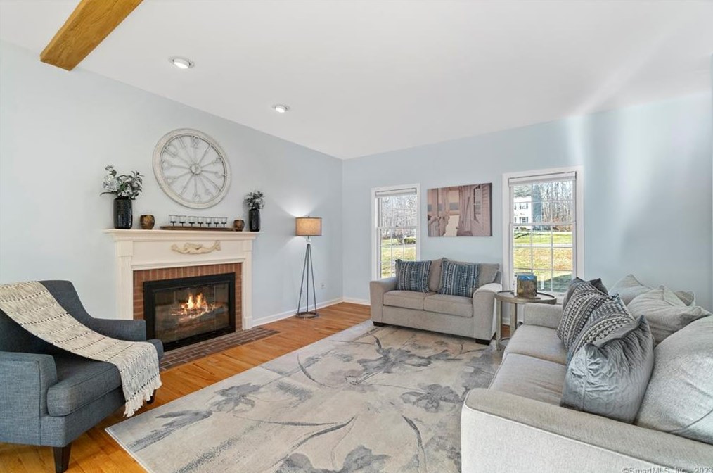 211 Devonshire Ln, Madison CT  06443-8131 exterior