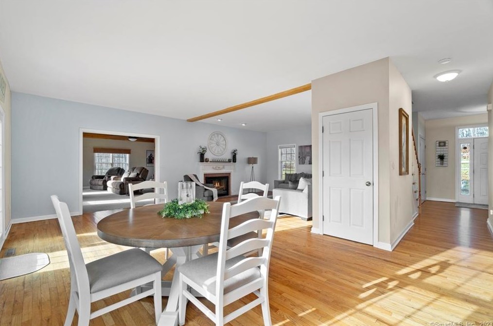 211 Devonshire Ln, Madison CT  06443-8131 exterior