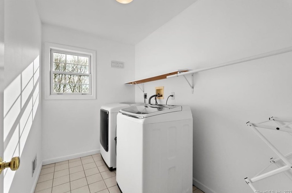 211 Devonshire Ln, Madison CT  06443-8131 exterior