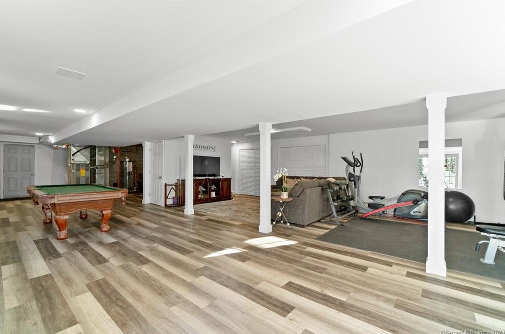 211 Devonshire Ln, Madison CT  06443-8131 exterior