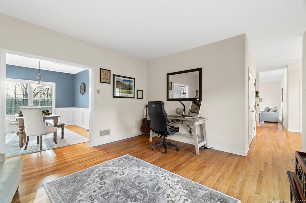 211 Devonshire Ln, Madison CT  06443-8131 exterior