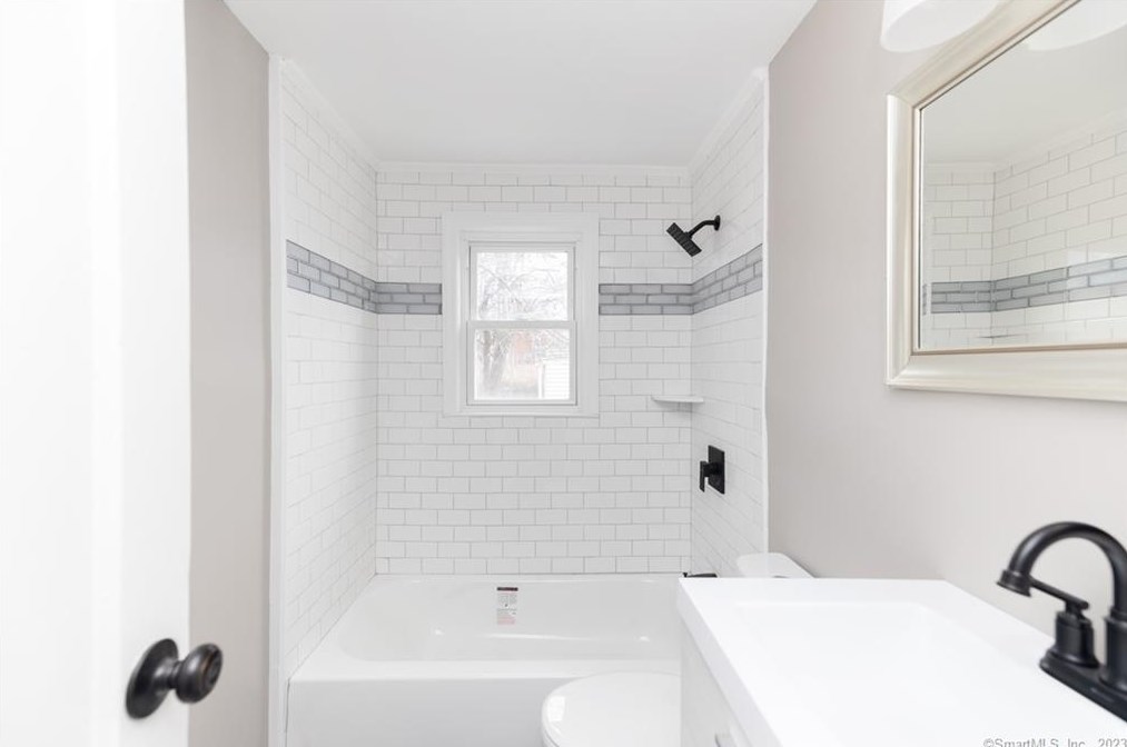 171 Roosevelt St, Hartford CT  06114-3049 exterior