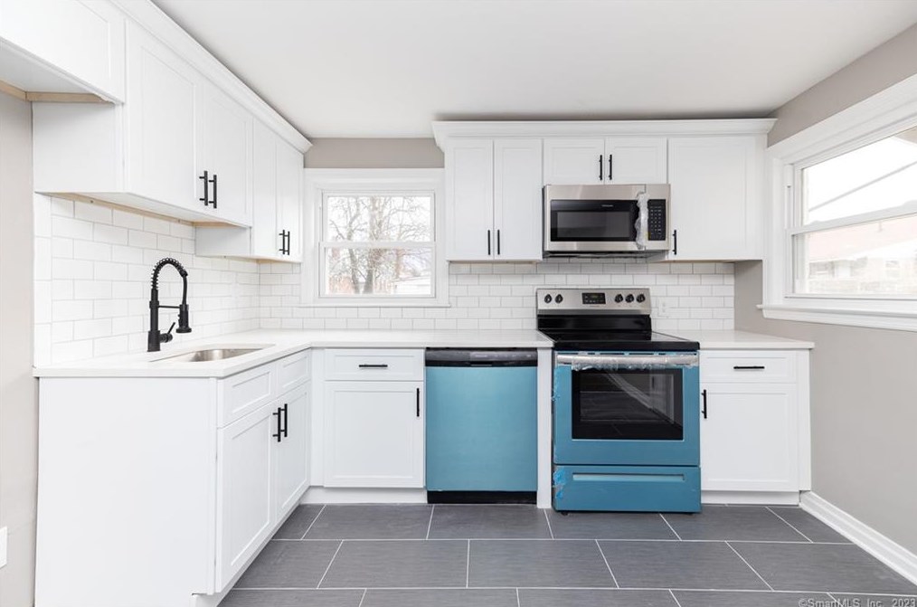 171 Roosevelt St, Hartford CT  06114-3049 exterior