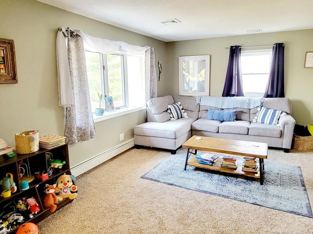 15 Asher Ave, Pawcatuck CT  06379-1709 exterior