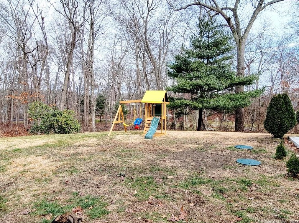 15 Asher Ave, Pawcatuck CT  06379-1709 exterior
