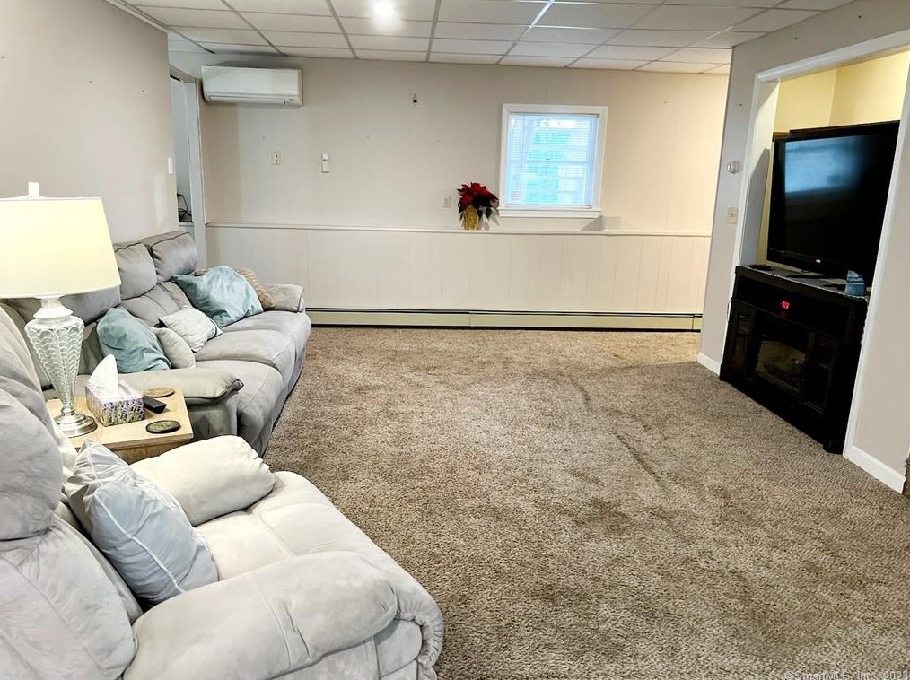 15 Asher Ave, Pawcatuck CT  06379-1709 exterior
