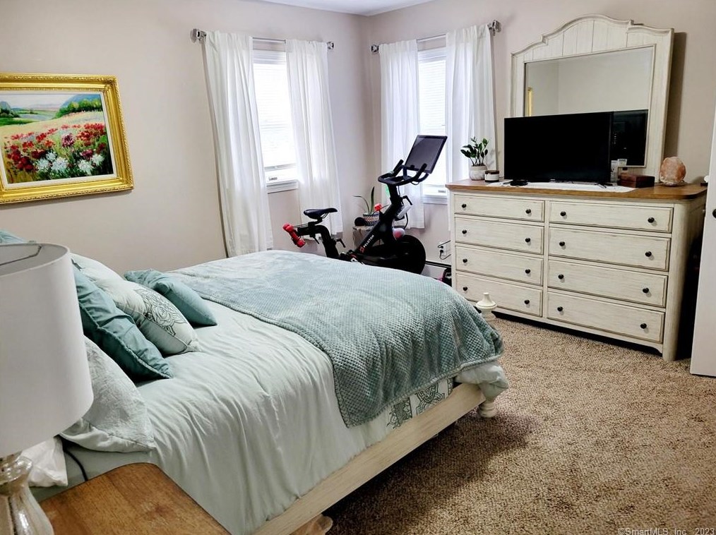 15 Asher Ave, Pawcatuck CT  06379-1709 exterior